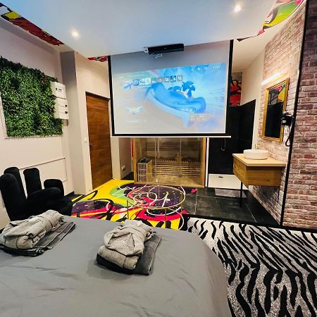 Capsule Street Art - Sauna- Jacuzzi - Playstation 5 - Billard - Netflix - Home Cinema - Terrasse ドゥエー エクステリア 写真