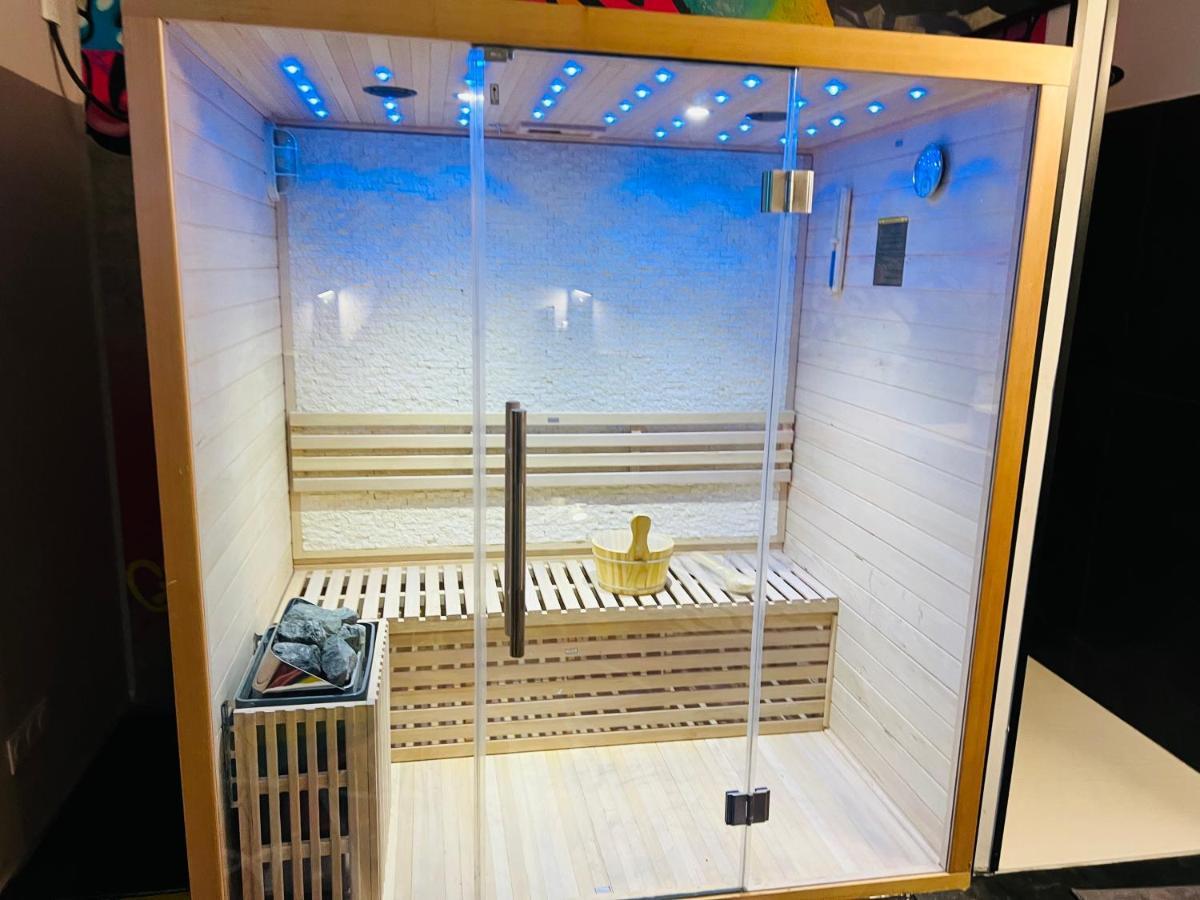 Capsule Street Art - Sauna- Jacuzzi - Playstation 5 - Billard - Netflix - Home Cinema - Terrasse ドゥエー エクステリア 写真
