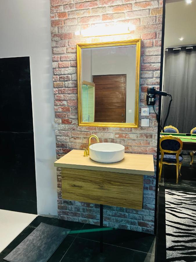 Capsule Street Art - Sauna- Jacuzzi - Playstation 5 - Billard - Netflix - Home Cinema - Terrasse ドゥエー エクステリア 写真