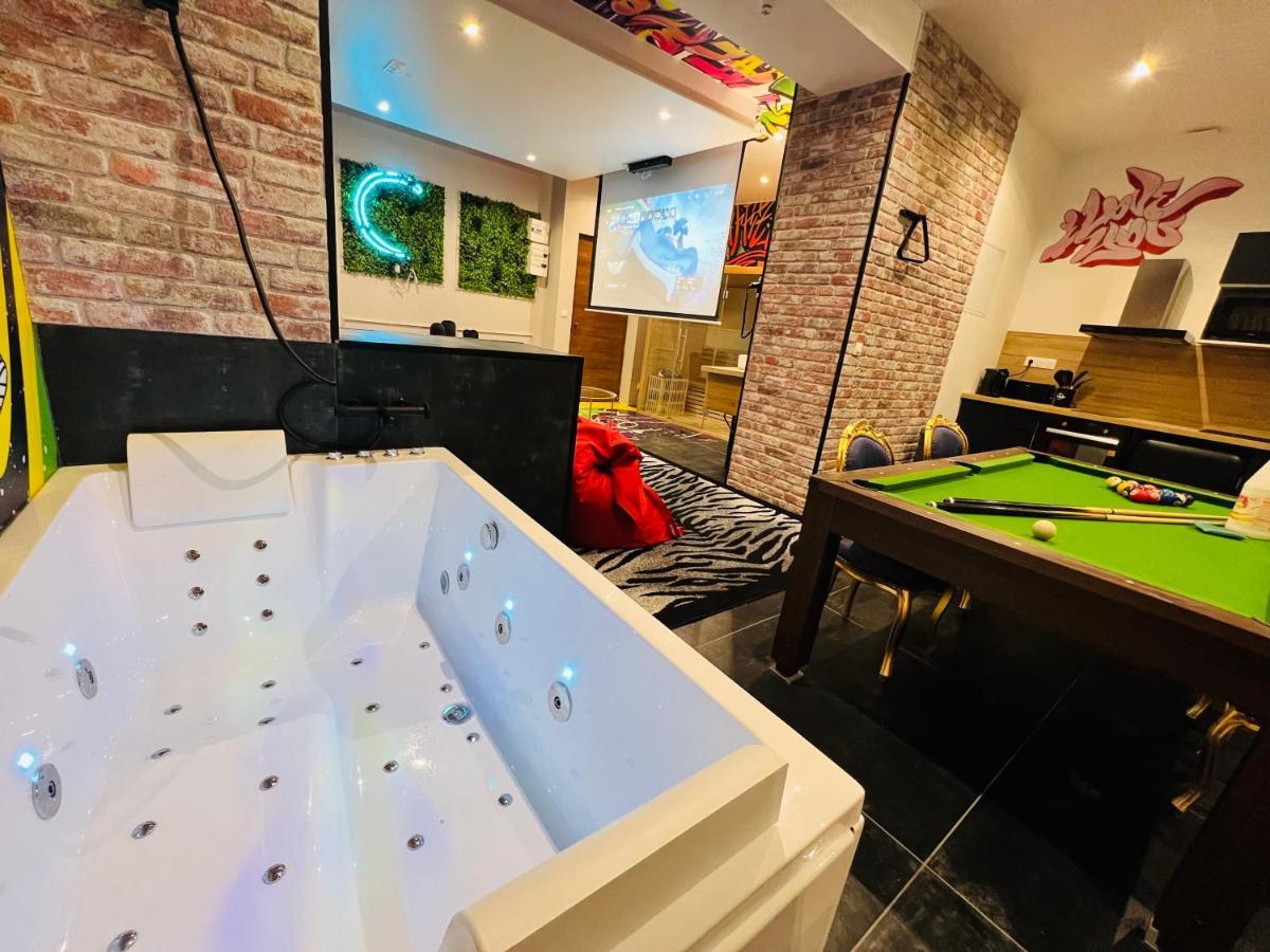 Capsule Street Art - Sauna- Jacuzzi - Playstation 5 - Billard - Netflix - Home Cinema - Terrasse ドゥエー エクステリア 写真