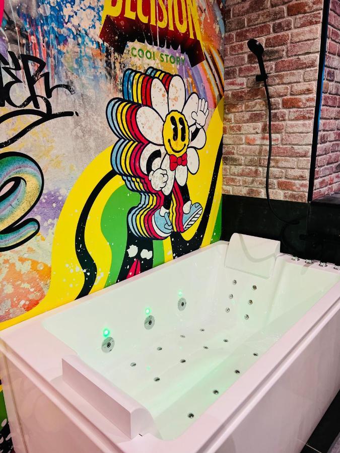 Capsule Street Art - Sauna- Jacuzzi - Playstation 5 - Billard - Netflix - Home Cinema - Terrasse ドゥエー エクステリア 写真